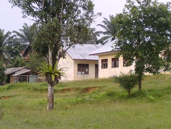Gedung SMA dari jauh