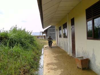 Gedung kelas Xii-ipa