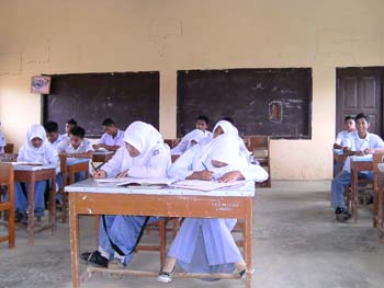 Kelas XII IPS tengah